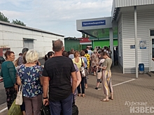 У офиса «Курскатомэнергосбыта» – огромные очереди