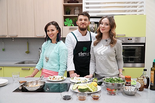 Звездный сезон FoodTime: Натали Неведрова приготовила роллы и рассказала, когда вернется в шоу «Орел и Решка»
