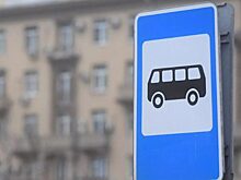 В Омске остановка упала на подростка
