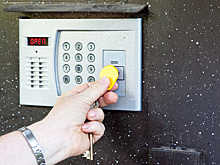 Подъезды раскодируют: уходит в прошлое бесплатный доступ к домофонам