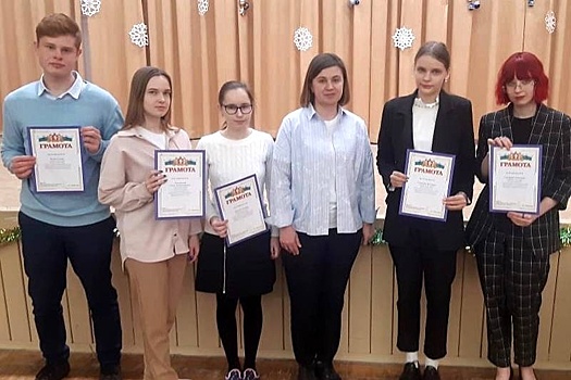 Сотрудники и ученики екатеринбургской школы №96 получили стипендии от депутата Зяблицева