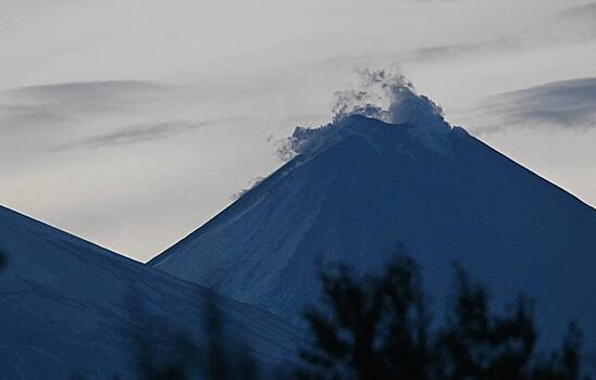 На Камчатке начал извергаться вулкан