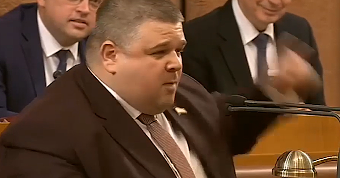 Крымский депутат подражал Жириновскому и насмешил коллег