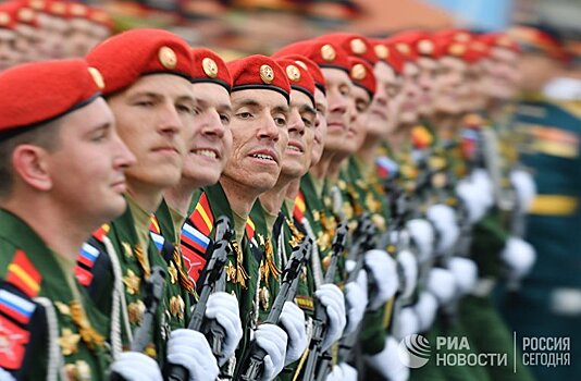 ABCNews (США): парад в День Победы позволяет Путину продемонстрировать военную технику и более мягкую сторону