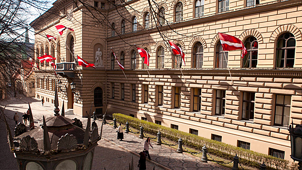 Парламент Латвии проголосовал за выход из конвенции о защите женщин