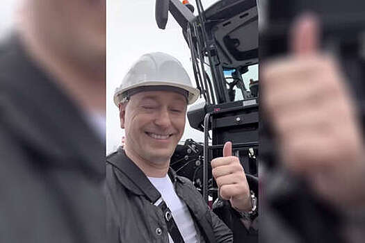 В Ростове актер Безруков уехал на комбайне и попал на видео