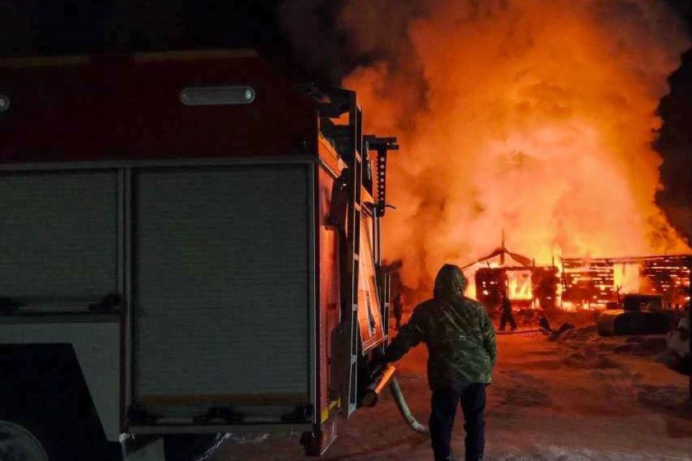 В Якутии при пожаре в частном доме погибли пять человек, двое госпитализированы