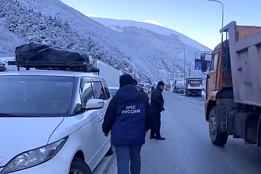 Дорогу в Грузию закрыли для грузовиков из-за непогоды