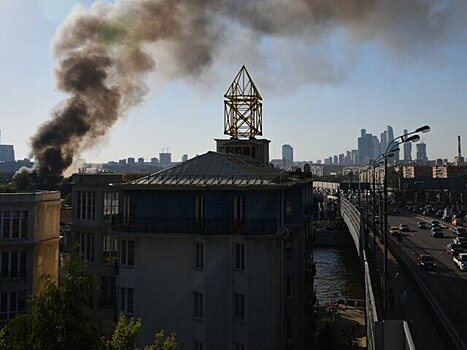 Пожар на складе в центре Москвы локализован на площади 500 кв м