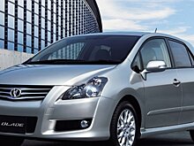 Toyota Blade: Маленький, но представительский и красивый хэтчбек