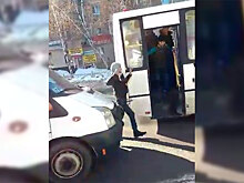В Екатеринбурге приставы арестовали автобус