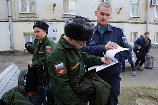 Полковник выступил за двухгодичную службу в армии