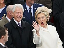 Клинтон поблагодарила участников "женского марша" против Трампа