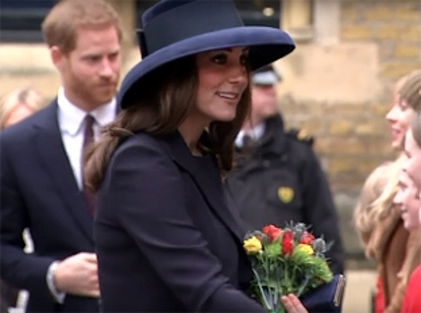 Королевский выбор: Почему Кейт Миддлтон предпочитает синий цвет?