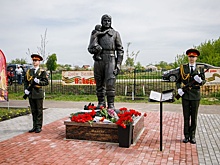 При поддержке атомщиков в Воронежской области открыли памятник легендарному летчику Александру Мамкину