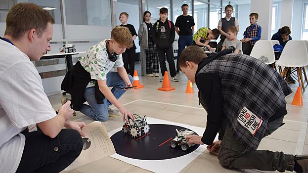В вологодском «Кванториуме» состоялись соревнования по робототехнике «Робо-сумо»
