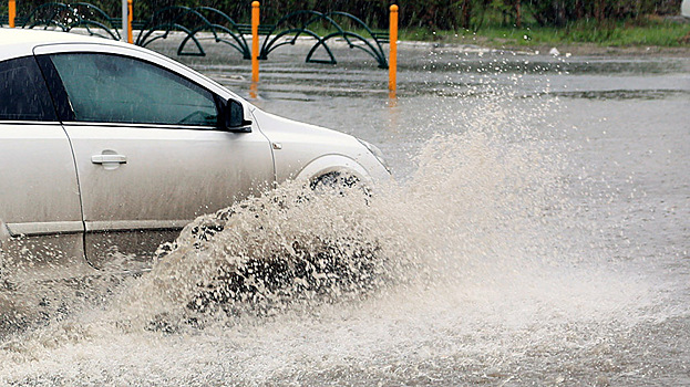 Ливневку на улице Советской, в которую провалилась школьница, пообещали отремонтировать в течение нескольких лет