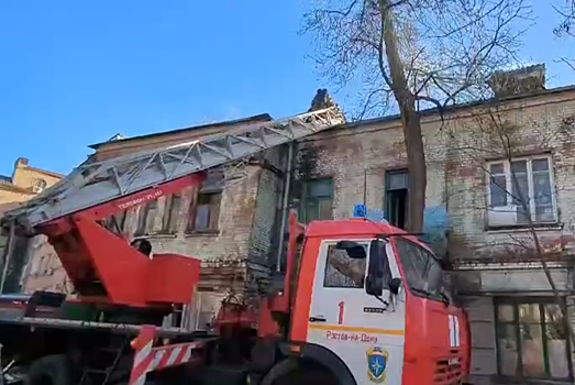 В Ростове-на-Дону ликвидировали крупный пожар в общежитии на Западном