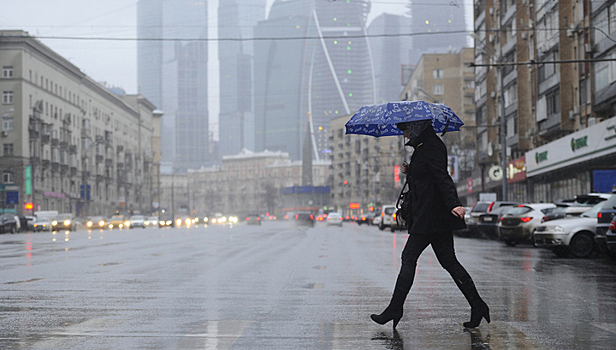 МЧС предупредило об урагане над Москвой