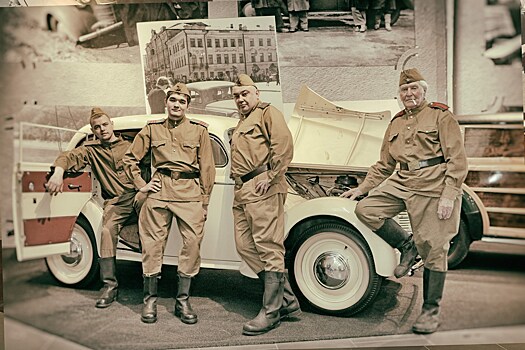 В Музее УГМК реконструировали фотографию военного времени, пригласив одного из ее героев