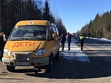 На "Коле" фургон врезался в микроавтобус с детьми