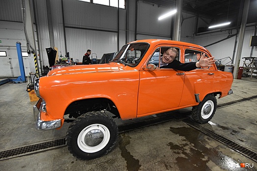 На таких осваивали целину: команда E1.RU проедет ралли на машине для механизаторов