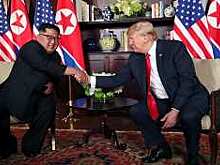 Ким Чен Ын и Дональд Трамп пожали друг другу руки
