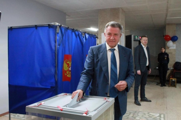 Председатель заксобрания Андрей Шимкив проголосовал на выборах в Новосибирской области