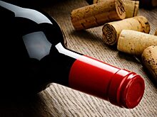 Пробка бутылок для вина всегда толще горлышка. Как их тогда закупоривают?