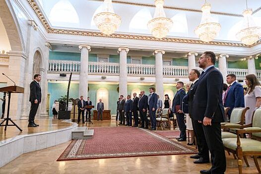 Евгений Куйвашев в преддверии Дня металлурга и в год 15-летия РМК поздравил и наградил сотрудников компании