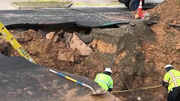 В США улица провалилась под землю