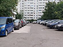Зеленоградские пожарные призывают водителей не парковаться на местах для спецтехники во дворах