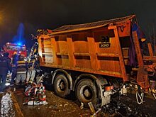 Два человека погибли при столкновении автобуса и грузовика в Ленобласти