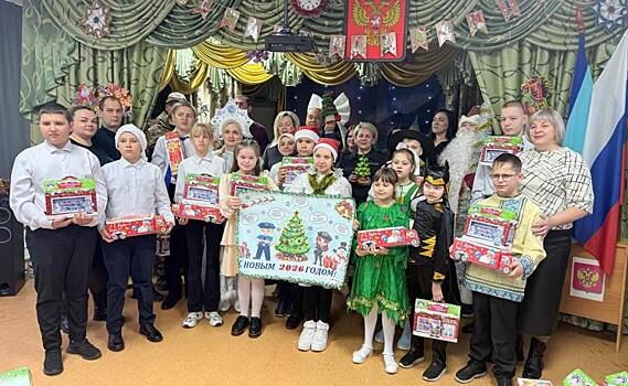 Полицейские Сеймского отдела Курска поздравили воспитанников интерната с праздниками