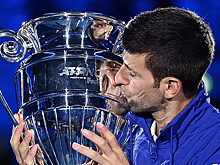 Джокович получил трофей за первое место в рейтинге ATP по итогам года