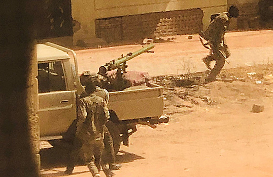 В Судане продолжаются вооруженные столкновения между армией и спецназом