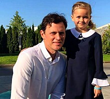 6-летняя дочь Максима Маринина дала первый звонок на школьной линейке