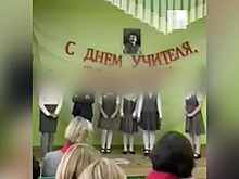 Чиновники объяснили появление портрета Сталина на концерте в российской школе