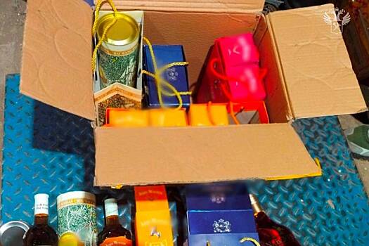 Гид уговорила отдыхавших в Китае россиян незаконно привезти на родину алкоголь