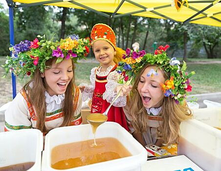 Куда идем в выходные: «Русские крылья», фестиваль меда и 200-летие Карповской церкви