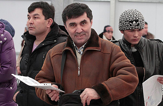 Мигрантов из Таджикистана будут ввозить на работу в Россию организованно
