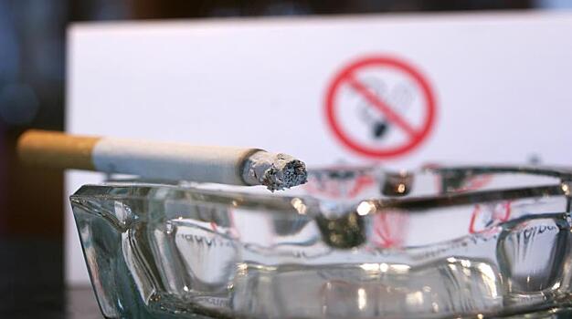 Москвича обстреляли за курение в туалете