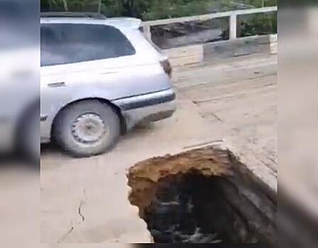 В Зейском районе водителям приходится проезжать по размытому мосту