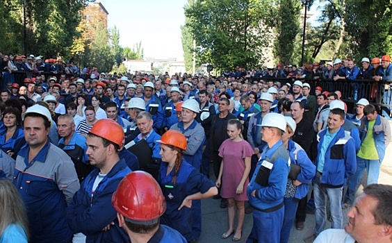 Работники волгоградского меткомбината «Красный Октябрь» выступили против рейдерской атаки
