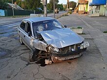 Водитель «влетел» в столб в Ленинском районе Саратова