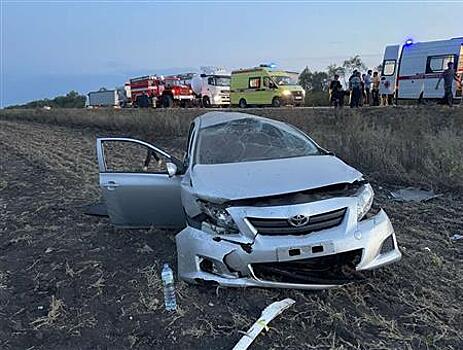 Два человека пострадали при опрокидывании Toyota под Сызранью