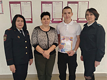 В Курганской области сотрудники полиции поблагодарили школьника, который оказал помощь жертве противоправных действий