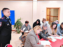 В Магаданской области полицейские проводят беседы, направленные на профилактику кибермошенничеств
