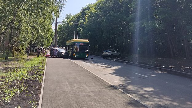 На Западной Поляне случилось массовое ДТП