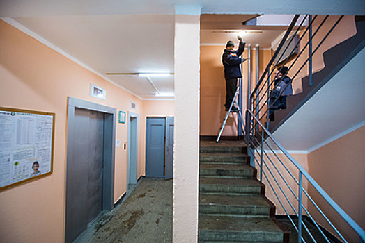 УК Реутова к декабрю закончат ремонт 120 подъездов в жилых домах округа